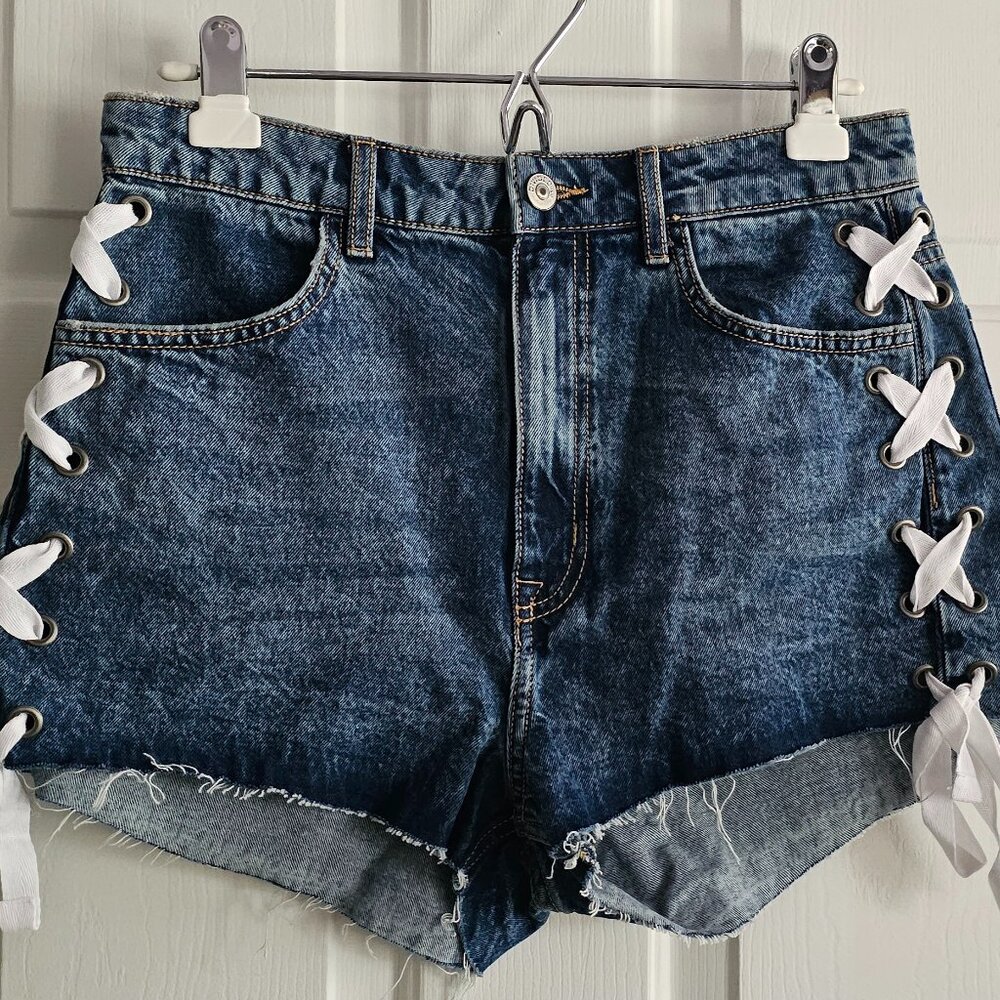 NWT H&M Divided Denim Shorts with White Lace Accent Size 8